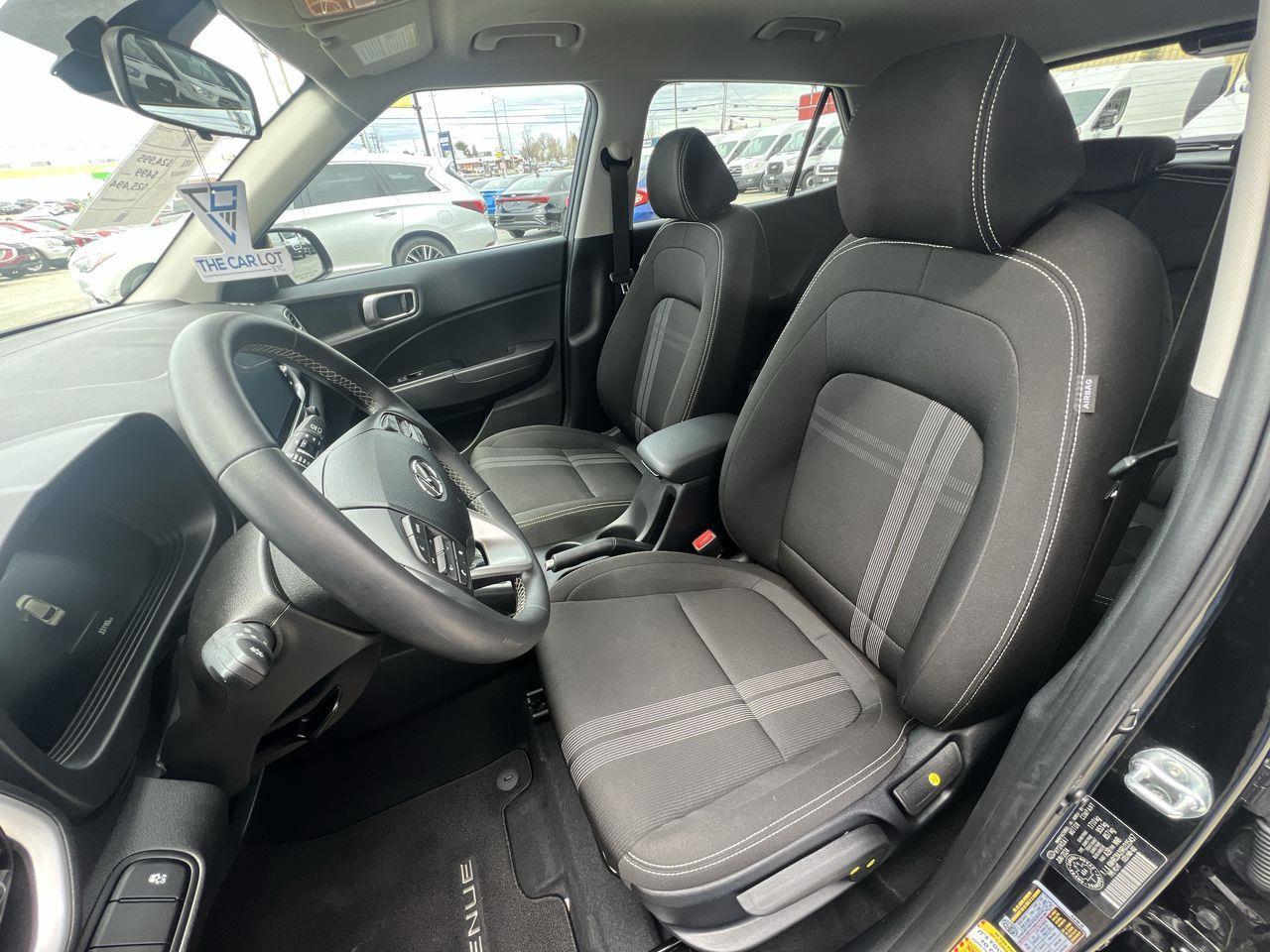 2024 Hyundai Venue Preferred HEATED FRONT SEATS, REMOTE START, CRUISE CONTROL, BACK UP CAMERA!! Photo
