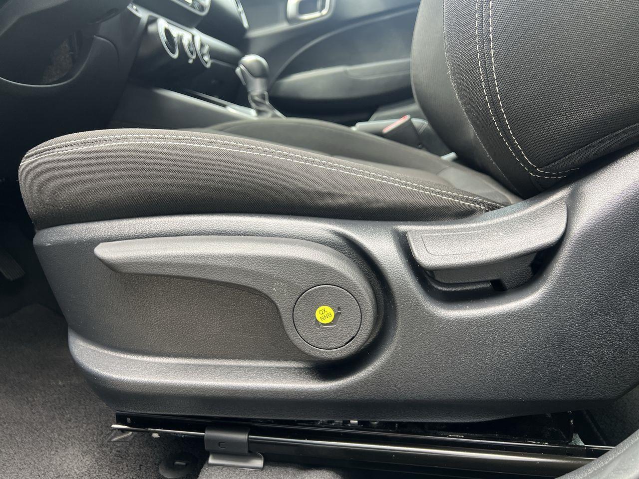 2024 Hyundai Venue Preferred HEATED FRONT SEATS, REMOTE START, CRUISE CONTROL, BACK UP CAMERA!! Photo