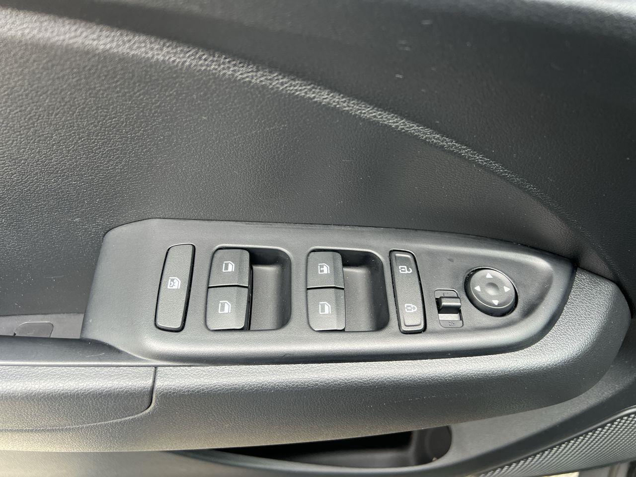 2024 Hyundai Venue Preferred HEATED FRONT SEATS, REMOTE START, CRUISE CONTROL, BACK UP CAMERA!! Photo