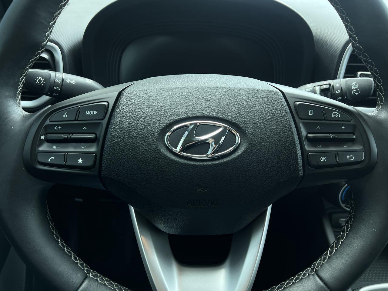 2024 Hyundai Venue Preferred HEATED FRONT SEATS, REMOTE START, CRUISE CONTROL, BACK UP CAMERA!! Photo