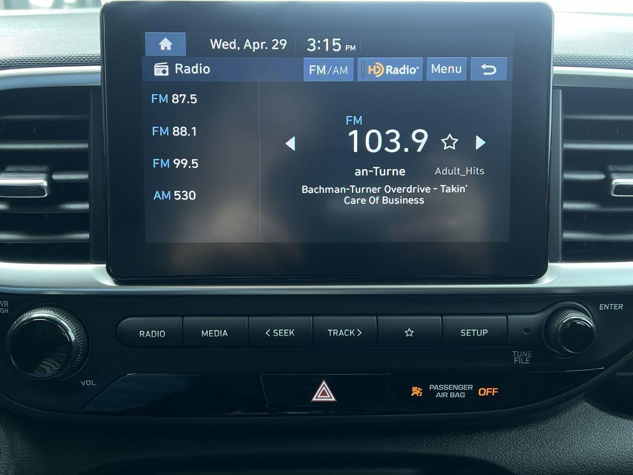 2024 Hyundai Venue Preferred HEATED FRONT SEATS, REMOTE START, CRUISE CONTROL, BACK UP CAMERA!! Photo