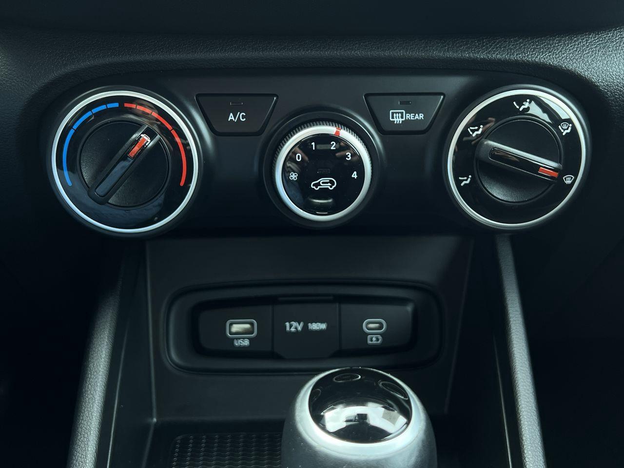 2024 Hyundai Venue Preferred HEATED FRONT SEATS, REMOTE START, CRUISE CONTROL, BACK UP CAMERA!! Photo
