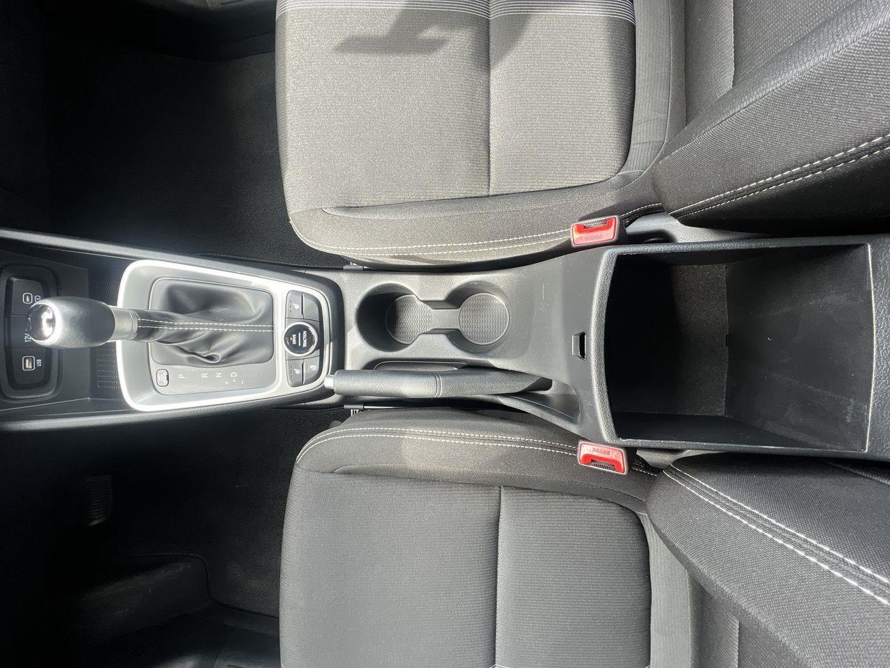 2024 Hyundai Venue Preferred HEATED FRONT SEATS, REMOTE START, CRUISE CONTROL, BACK UP CAMERA!! Photo