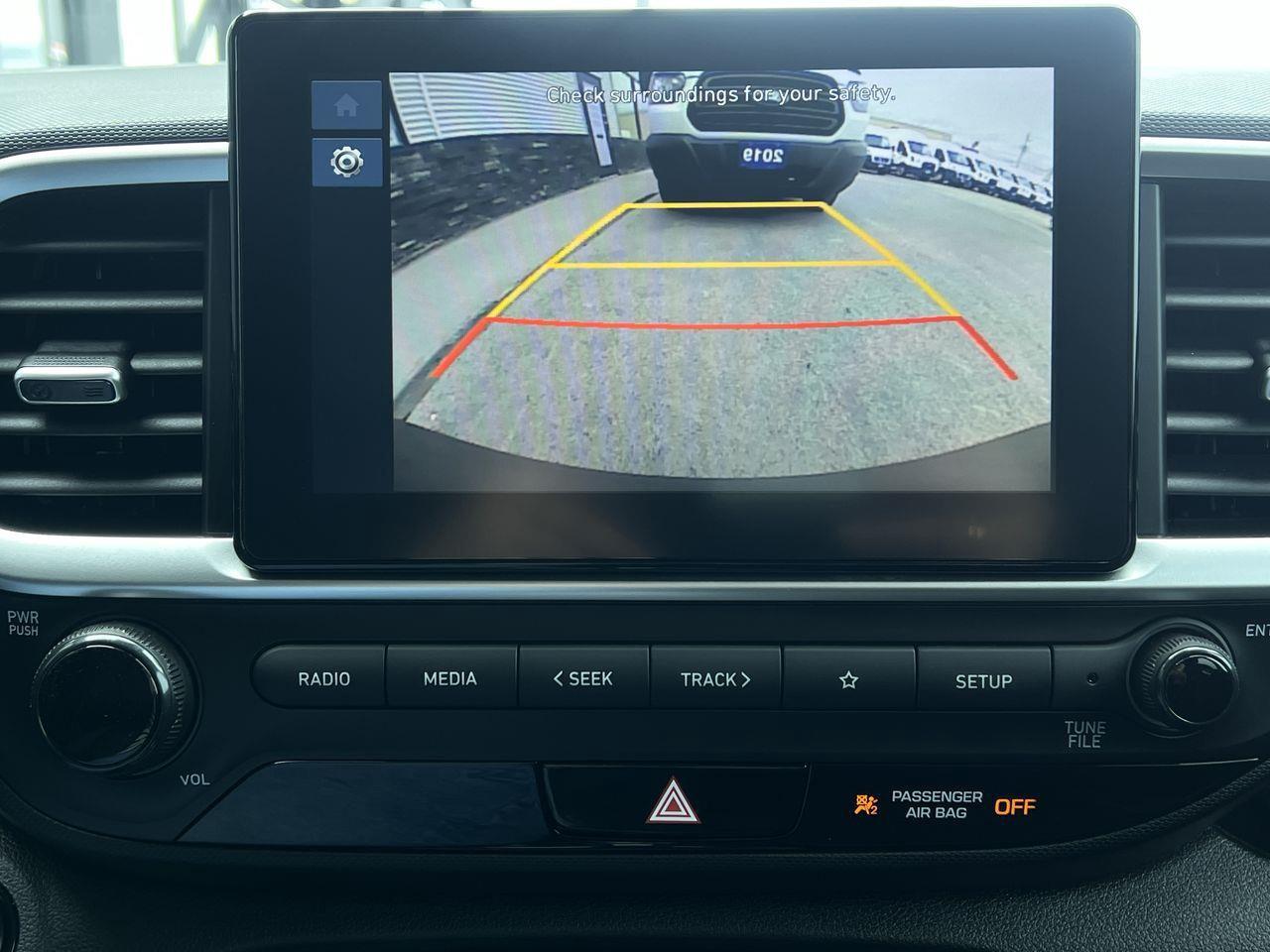 2024 Hyundai Venue Preferred HEATED FRONT SEATS, REMOTE START, CRUISE CONTROL, BACK UP CAMERA!! Photo