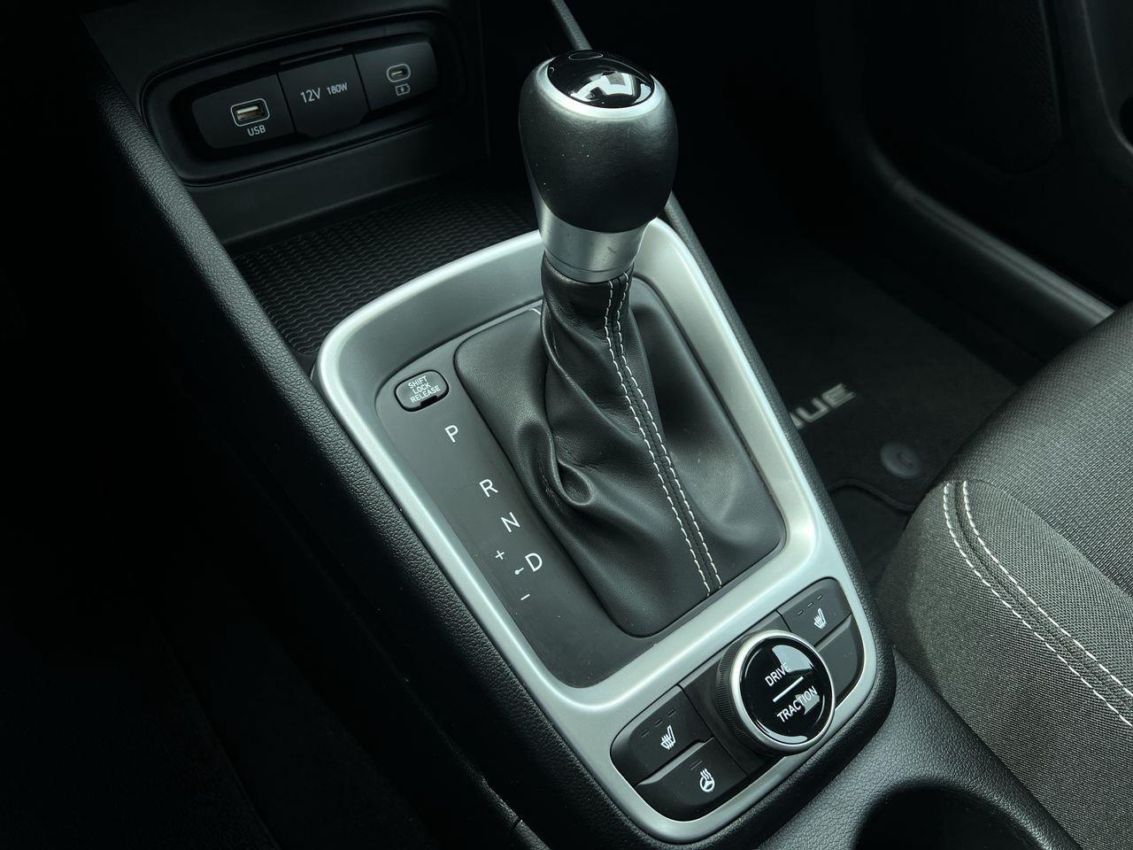 2024 Hyundai Venue Preferred HEATED FRONT SEATS, REMOTE START, CRUISE CONTROL, BACK UP CAMERA!! Photo