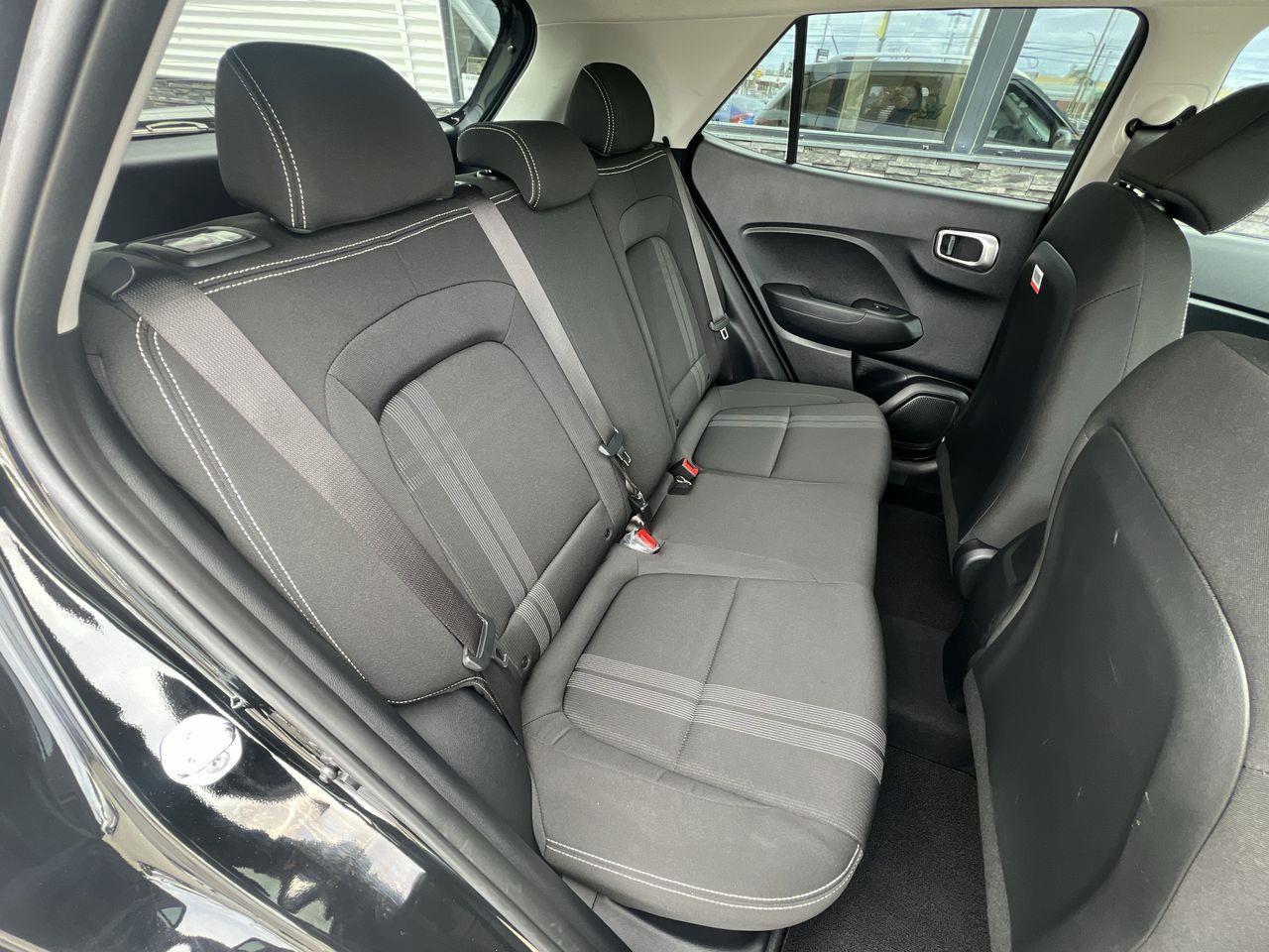 2024 Hyundai Venue Preferred HEATED FRONT SEATS, REMOTE START, CRUISE CONTROL, BACK UP CAMERA!! Photo