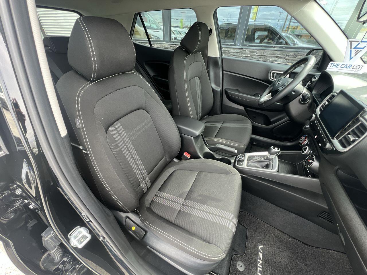 2024 Hyundai Venue Preferred HEATED FRONT SEATS, REMOTE START, CRUISE CONTROL, BACK UP CAMERA!! Photo