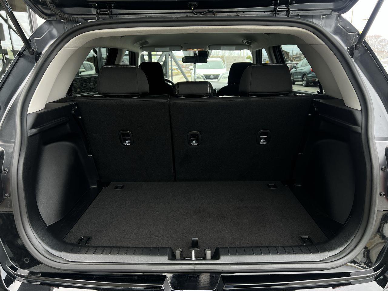 2024 Hyundai Venue Preferred HEATED FRONT SEATS, REMOTE START, CRUISE CONTROL, BACK UP CAMERA!! Photo