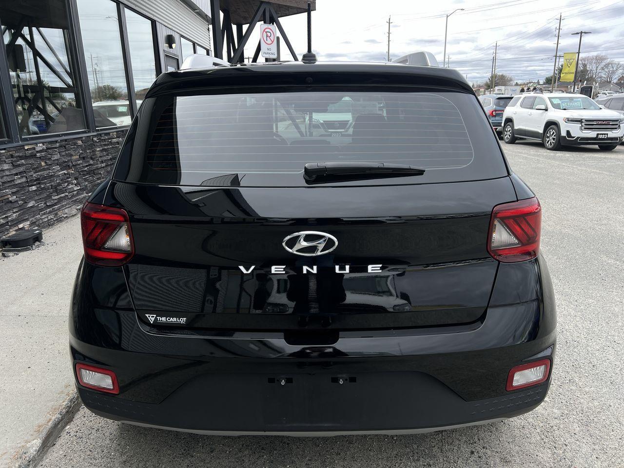 2024 Hyundai Venue Preferred HEATED FRONT SEATS, REMOTE START, CRUISE CONTROL, BACK UP CAMERA!! Photo