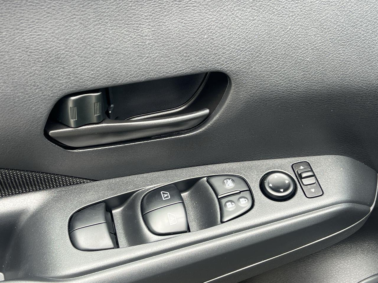 2024 Nissan Kicks CRUISE CONTROL, BACK UP CAMERA, REAR MIRRORS DEFROST!! Photo