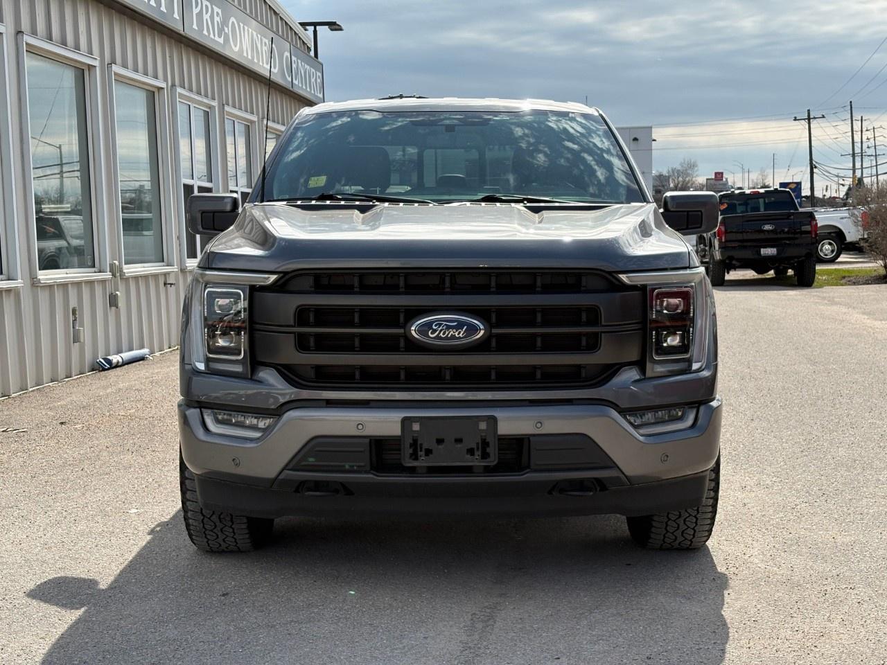 2022 Ford F-150 Lariat 4WD SuperCrew 5.5' Box Photo2