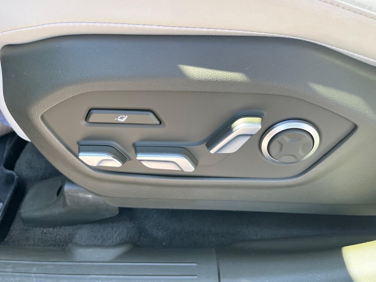 2024 Hyundai Santa Fe Ultimate Calligraphy AWD w/Beige Interior Photo