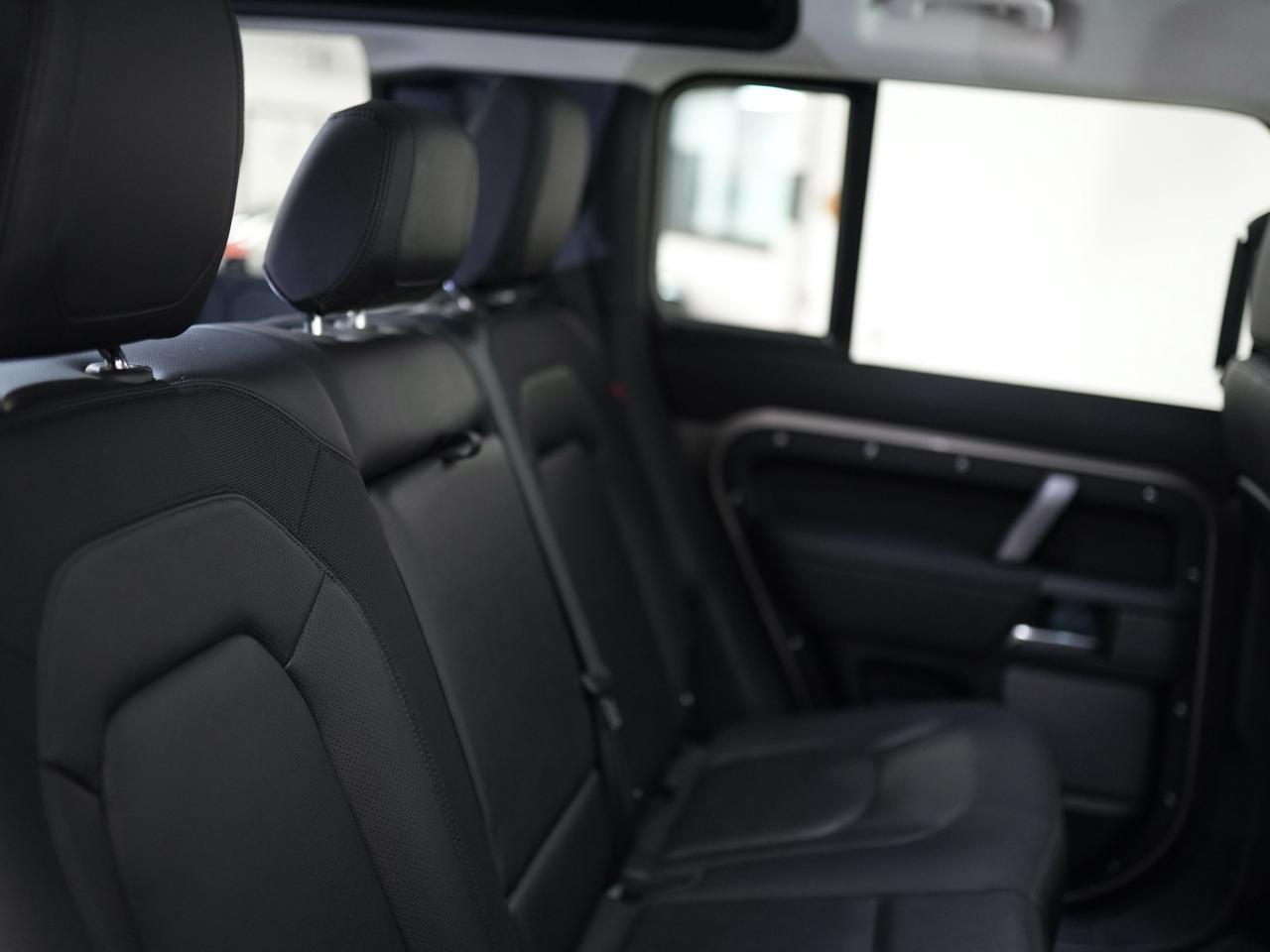 2024 Land Rover Defender 110 | P400 | X-DYNAMIC | PANO | MERIDIAN | 20 IN Photo