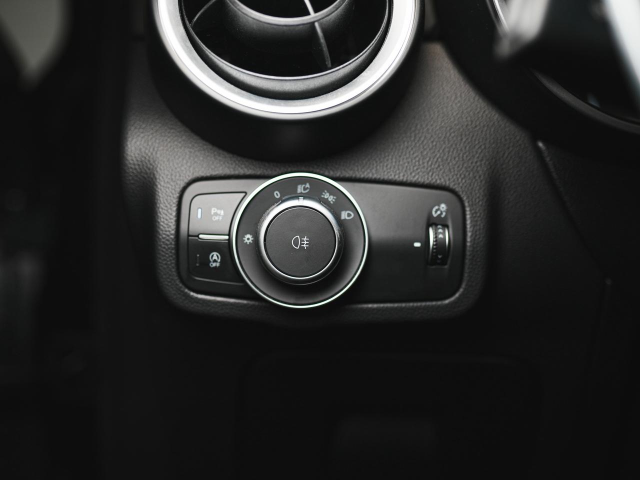 2022 Alfa Romeo Stelvio QUADRIFOGLIO | HARMAN KARDON | CARBON FIBER Photo