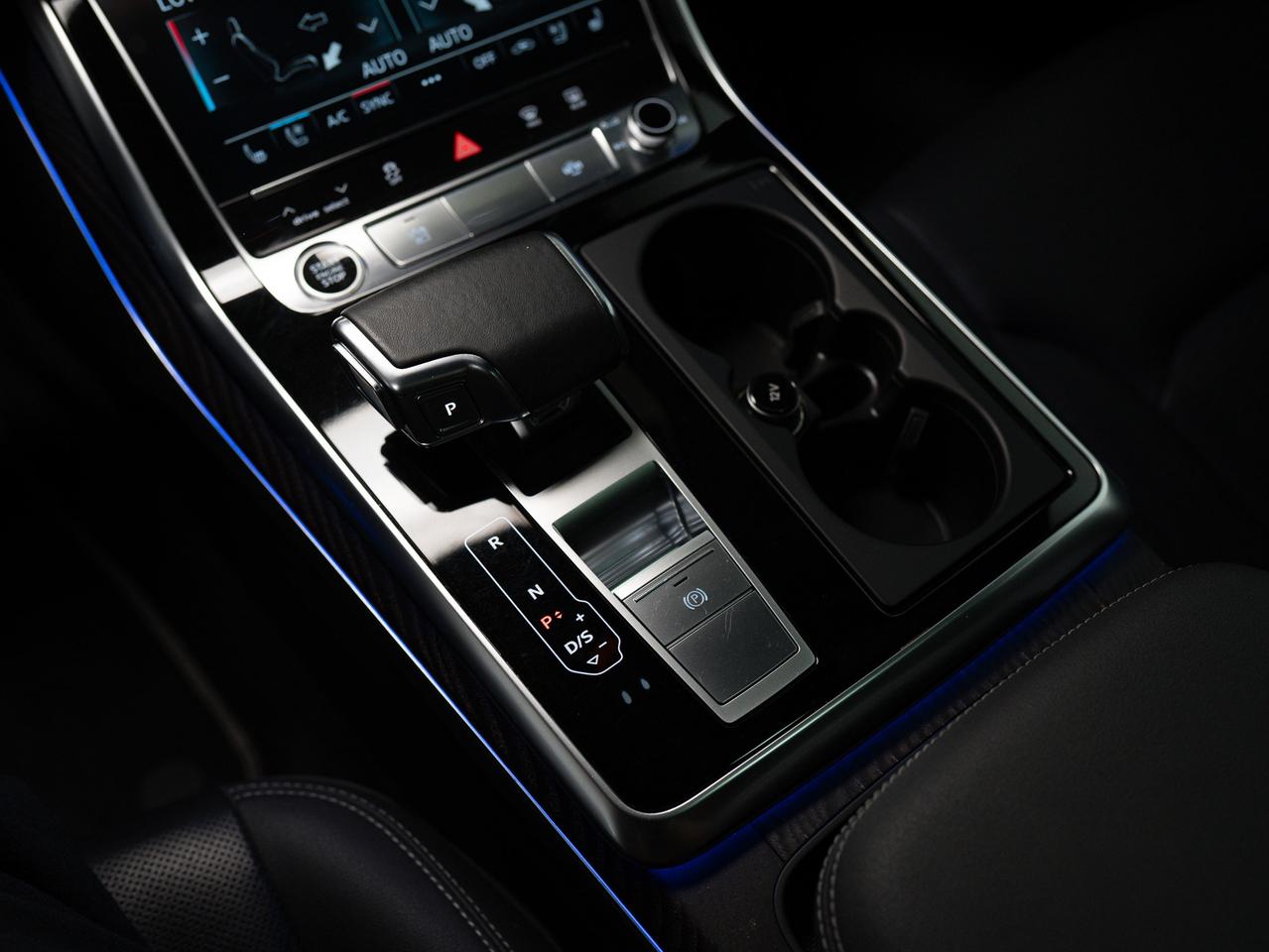 2021 Audi Q8 TECHNIK | S-LINE | BLACK OPTICS | PANO | 22 IN Photo