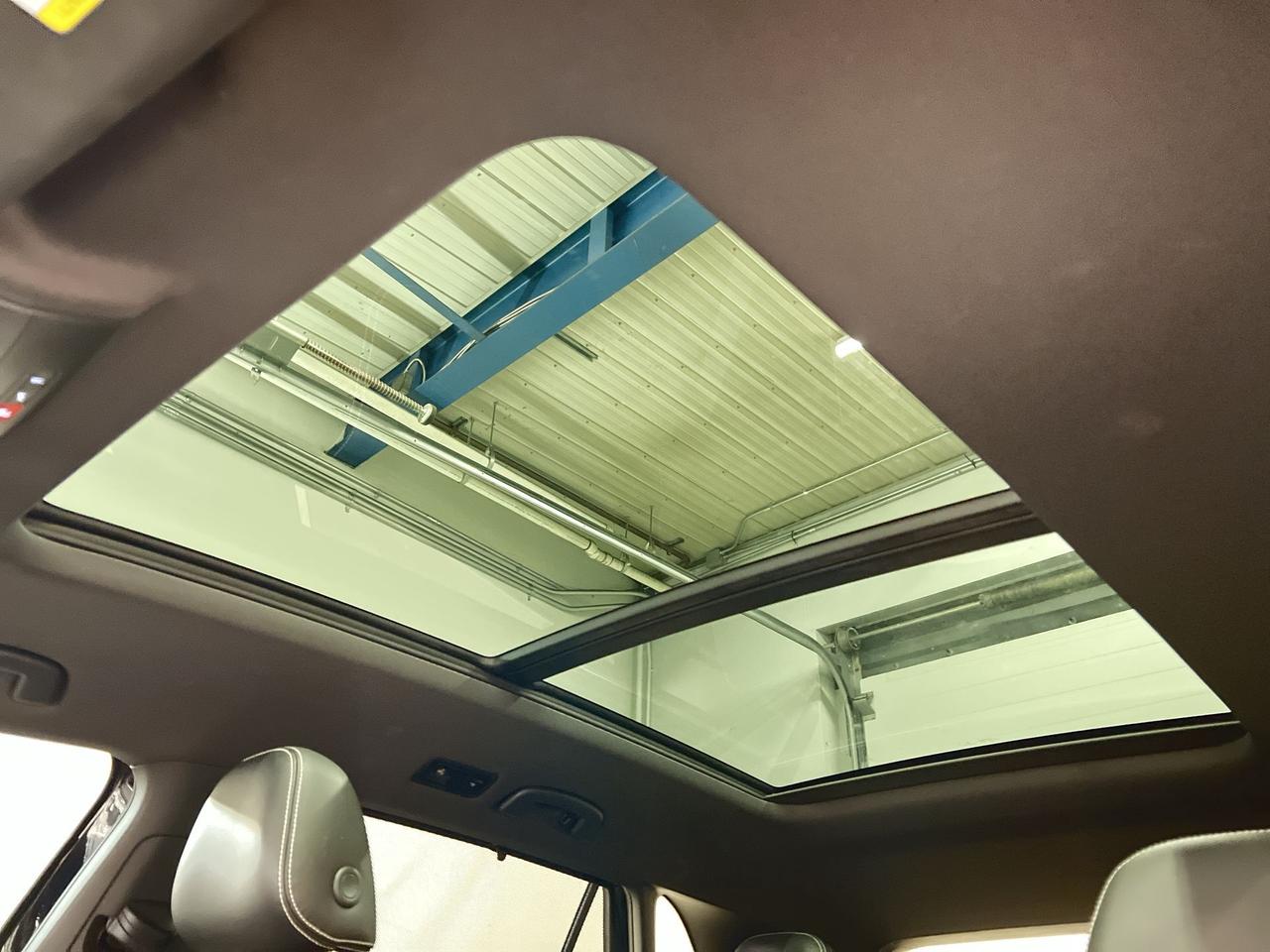 2022 Volkswagen Atlas Cross Sport EXCELINE RLINE AWD | HTD LEATHER | PANO ROOF | NAV Photo