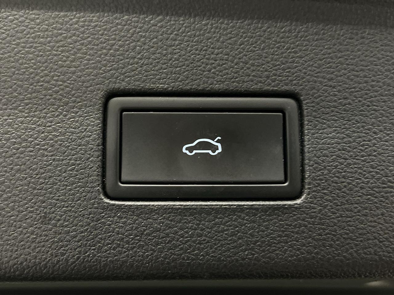 2022 Volkswagen Atlas Cross Sport EXCELINE RLINE AWD | HTD LEATHER | PANO ROOF | NAV Photo