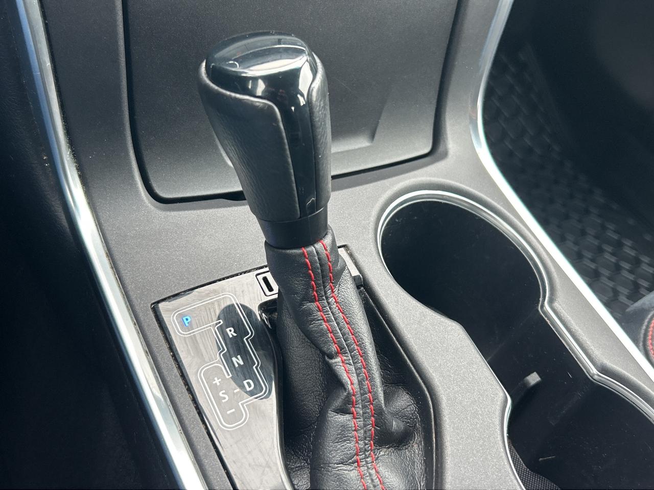 2016 Toyota Camry XSE, POWER SEATS, BACK UP CAMERA, HEATED CLOTH! Photo