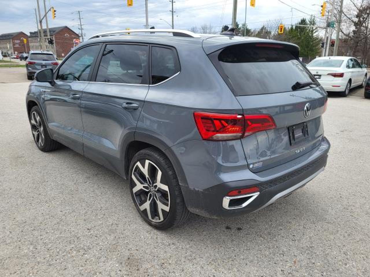 2022 Volkswagen Taos Highline Photo