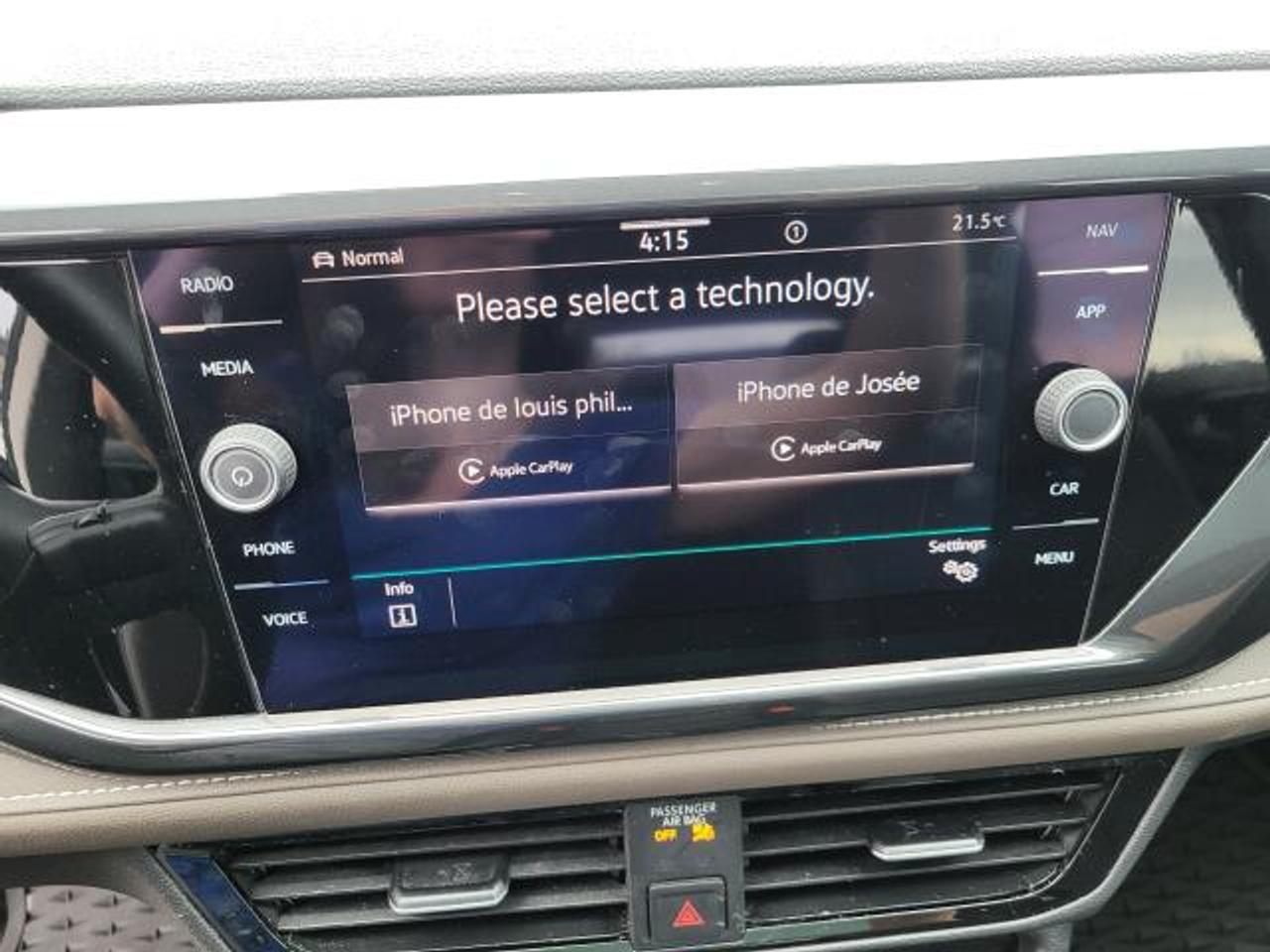 2022 Volkswagen Taos Highline Photo