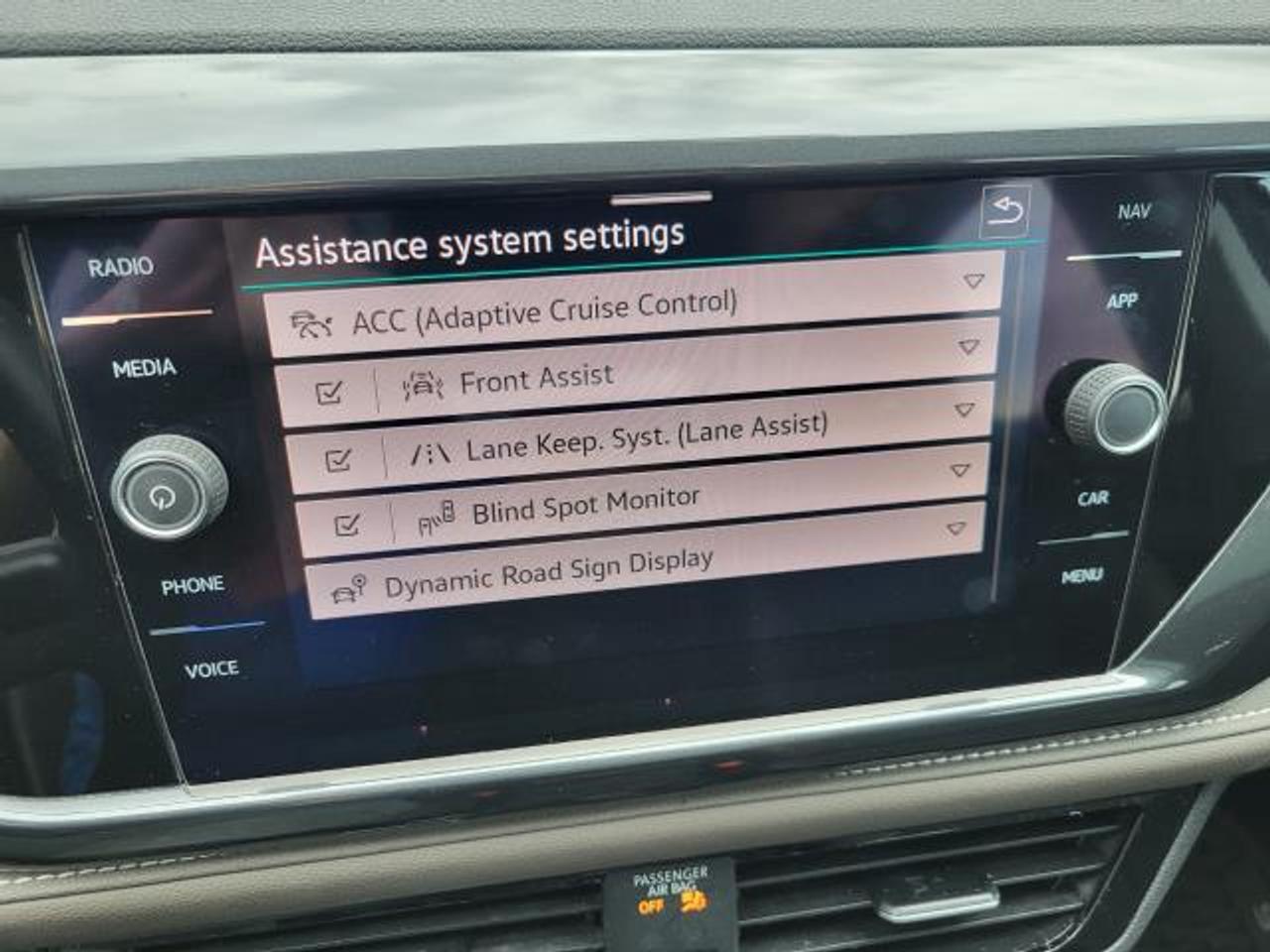 2022 Volkswagen Taos Highline Photo