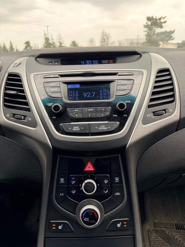 2016 Hyundai Elantra 4dr Automatic GL Photo