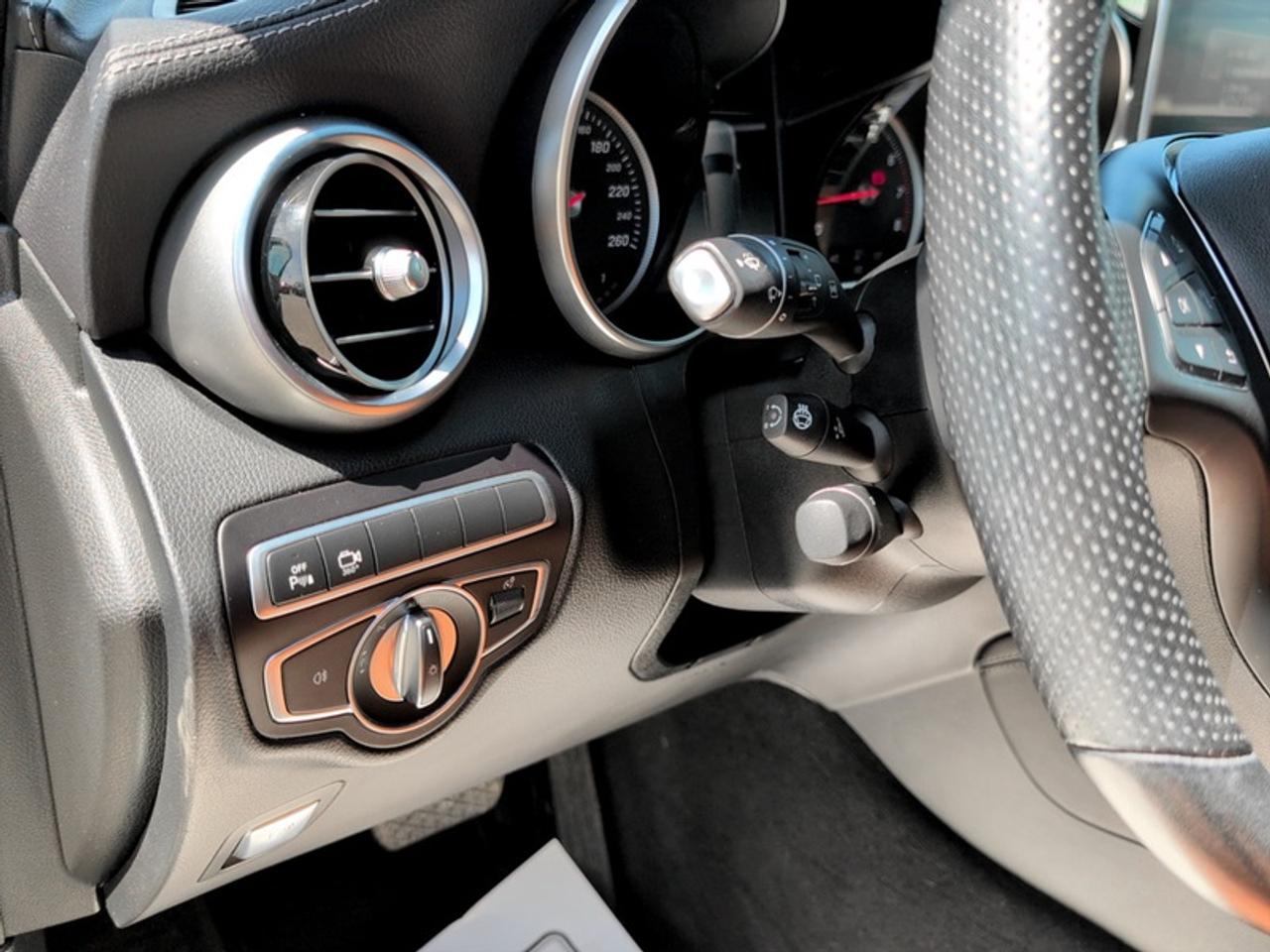 2019 Mercedes-Benz GLC 300 4MATIC®  **LOW MILEAGE** Photo