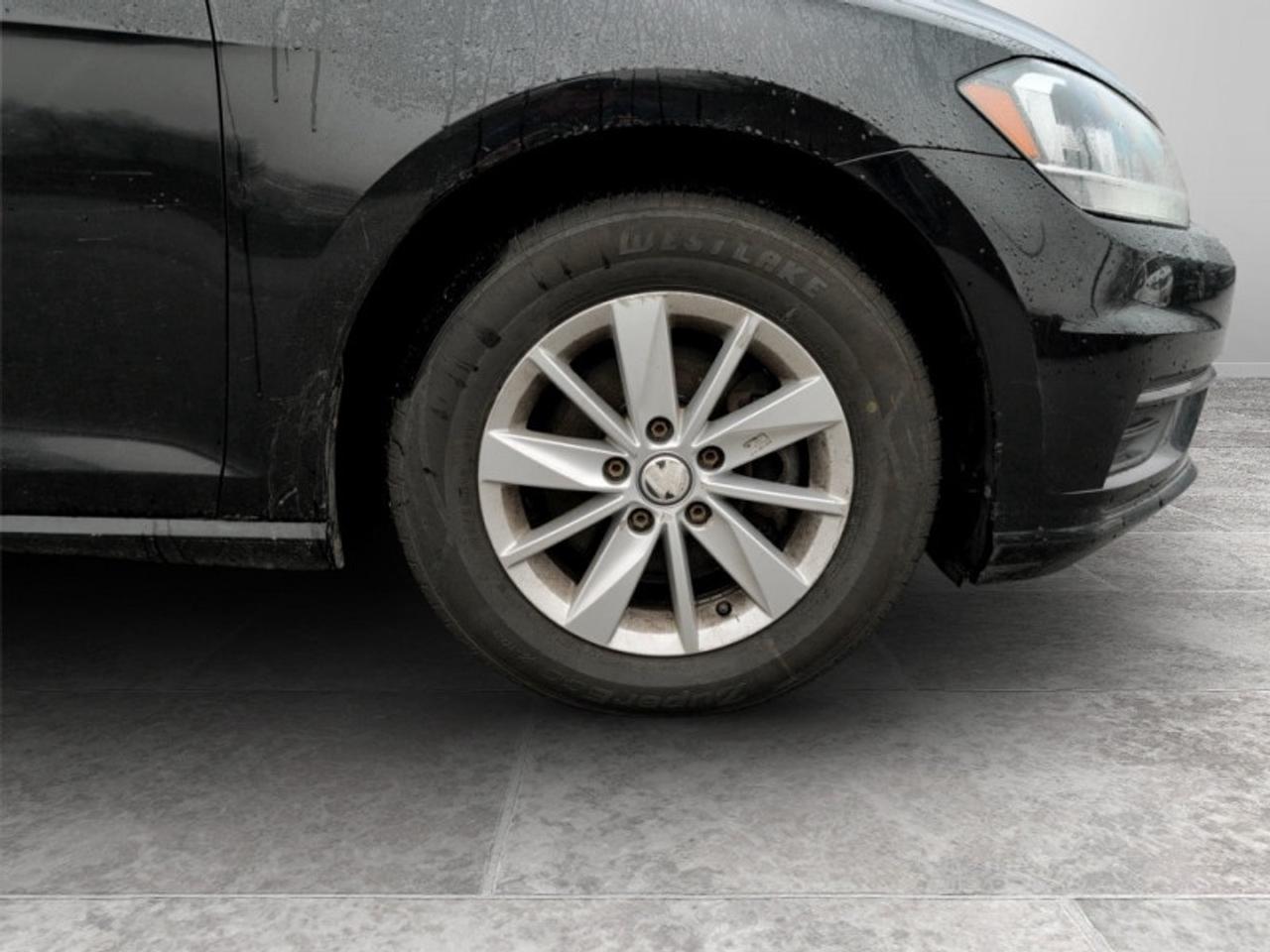 2018 Volkswagen Golf TRENDLINE Photo