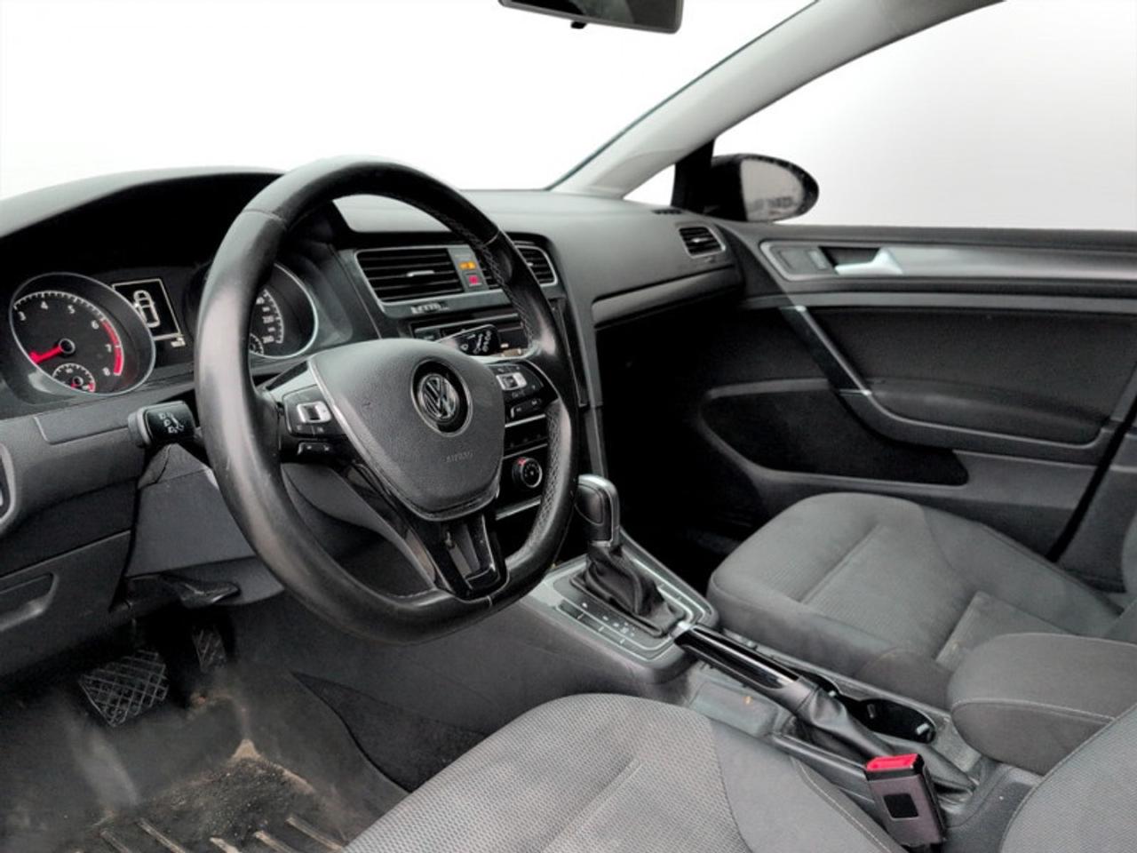 2018 Volkswagen Golf TRENDLINE Photo