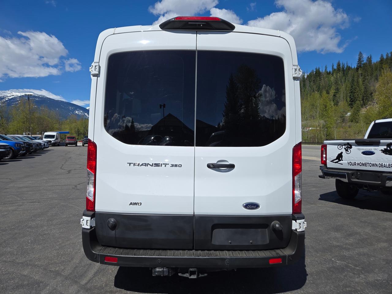 2024 Ford Transit Passenger Wagon XL Photo3