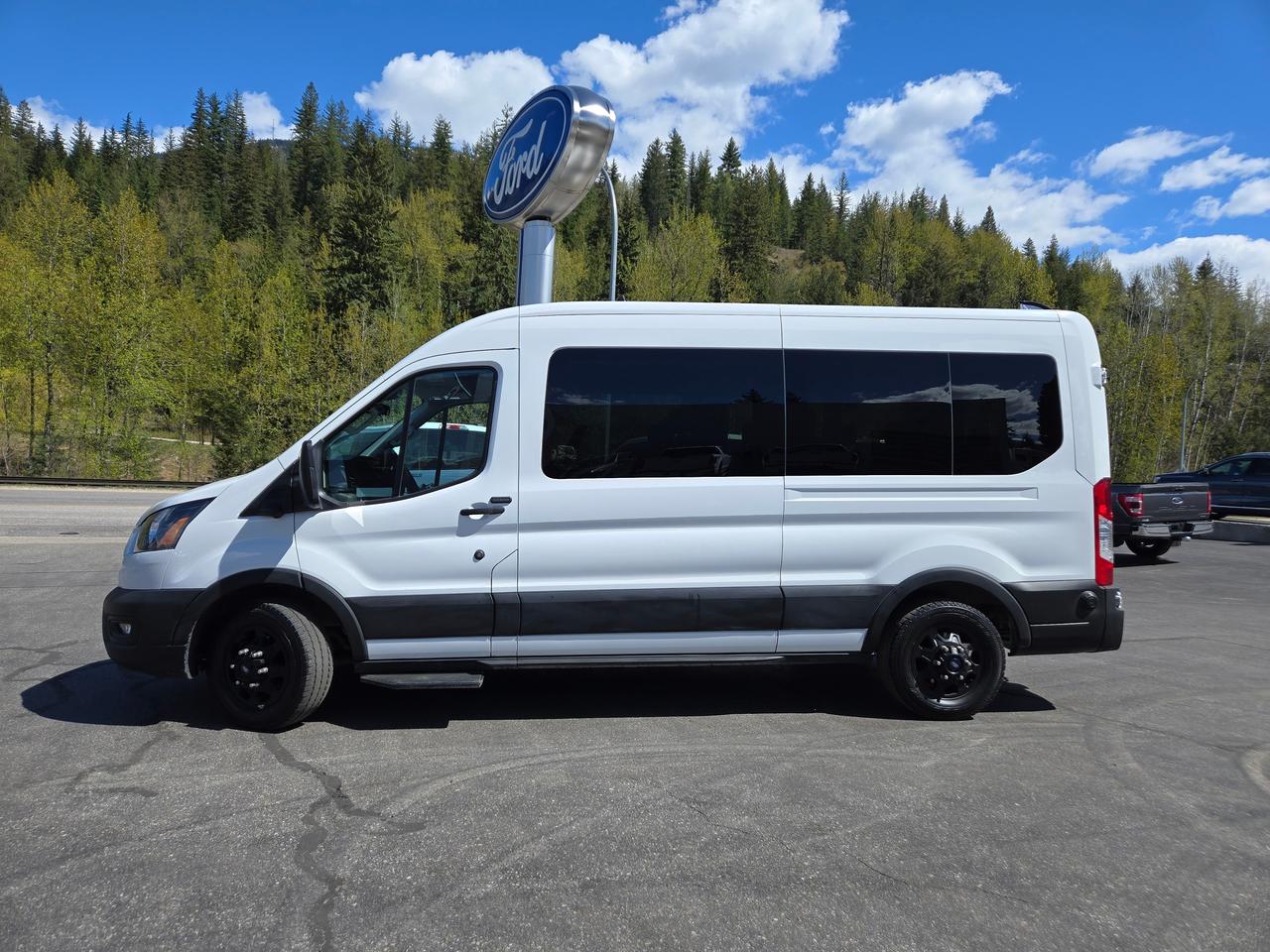 2024 Ford Transit Passenger Wagon XL Photo1