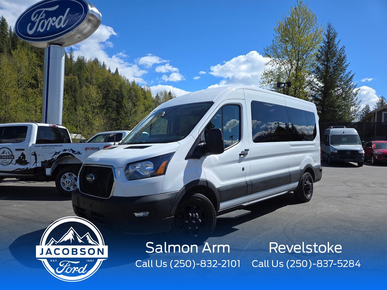 2024 Ford Transit Passenger Wagon XL Photo0