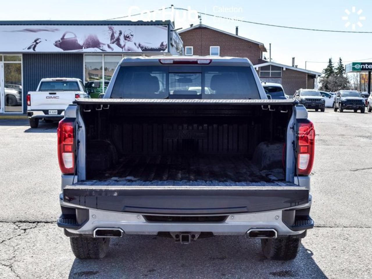 2024 GMC Sierra 1500 Elevation 4WD Crew Cab 157"5.3L Leather 5 passengers with captain chair Photo