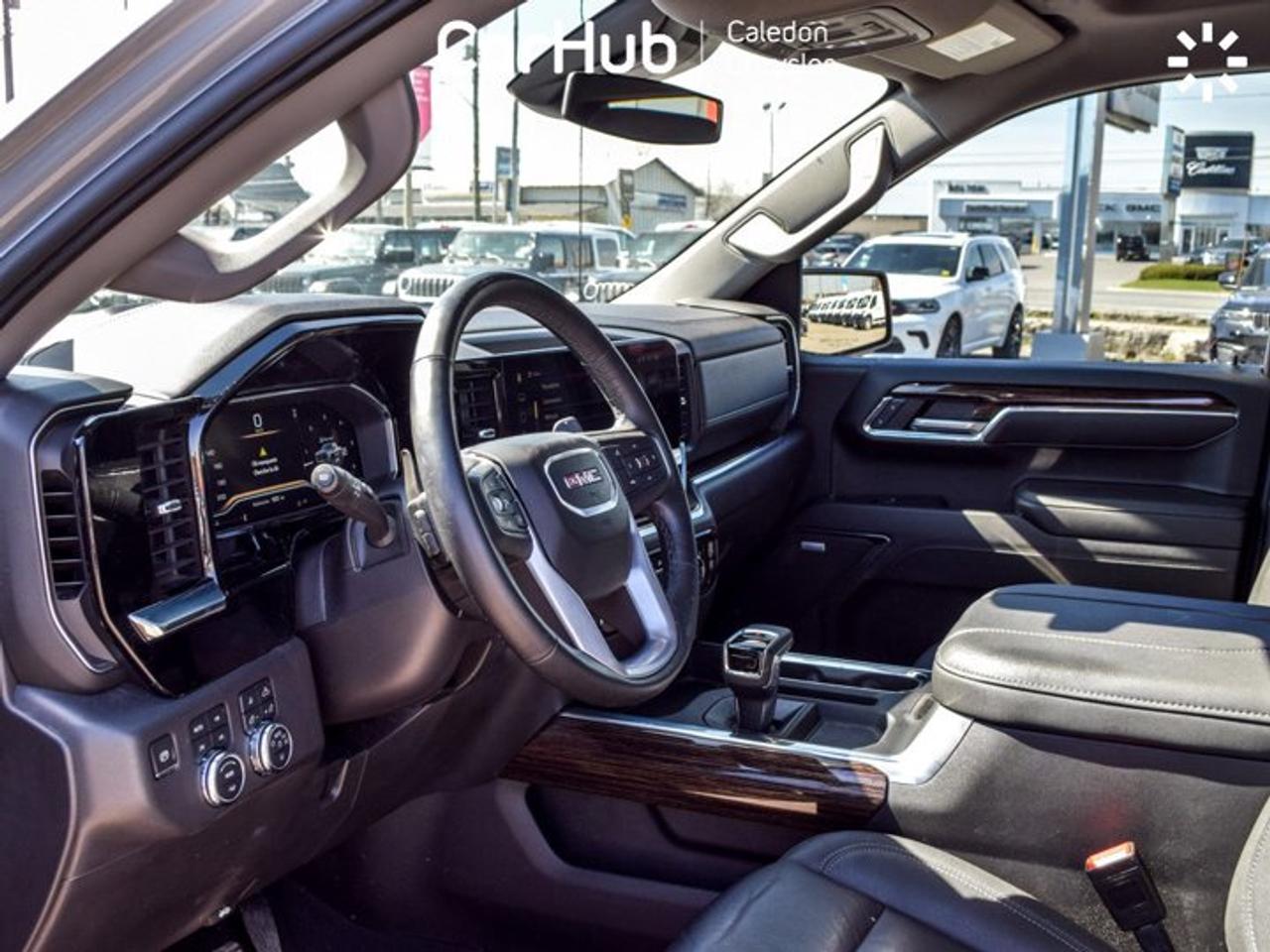 2024 GMC Sierra 1500 Elevation 4WD Crew Cab 157"5.3L Leather 5 passengers with captain chair Photo