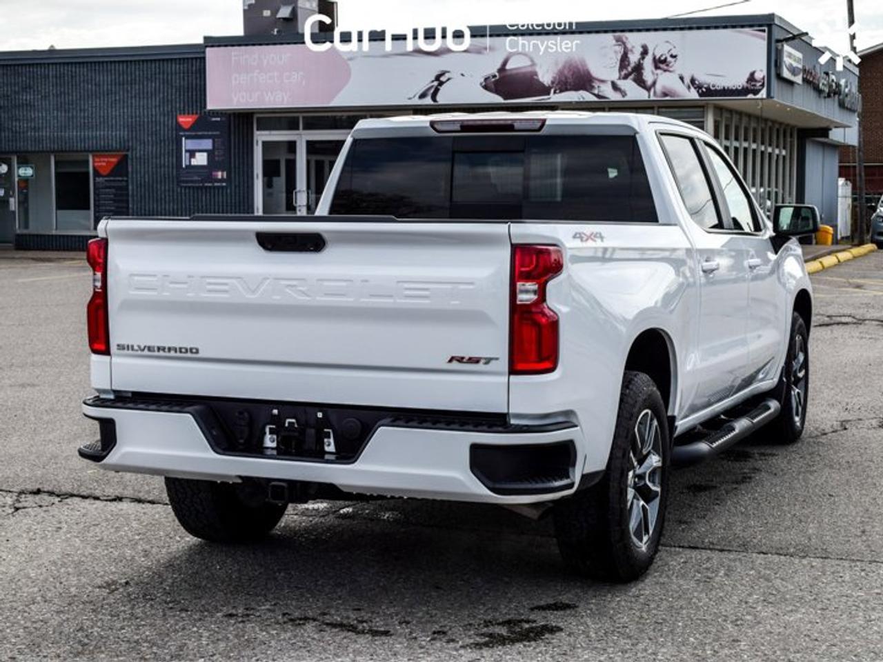 2024 Chevrolet Silverado 1500 RST 4WD Crew Cab 147" RST5.3L Leather 5 passengers with captain chair Photo