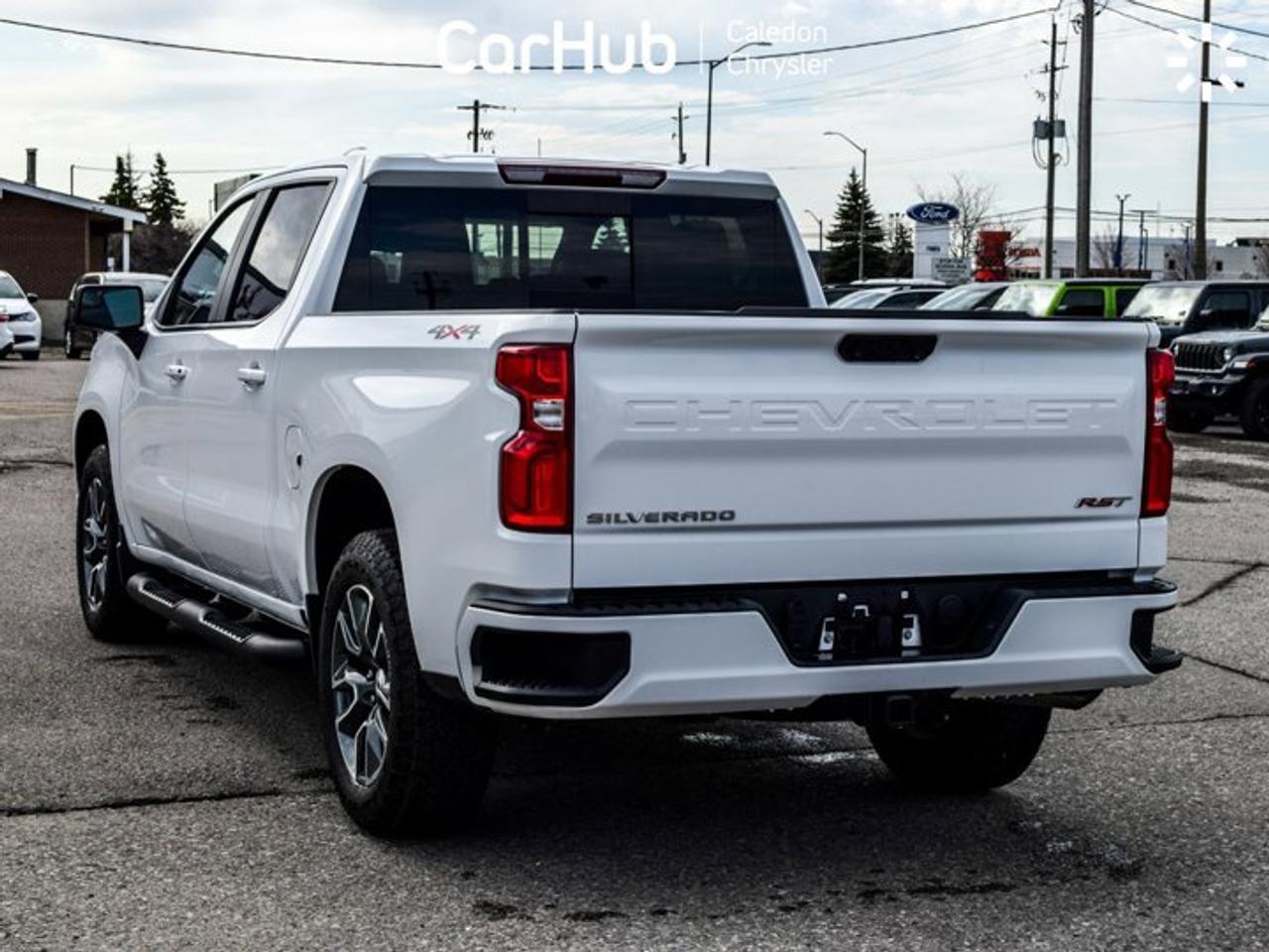 2024 Chevrolet Silverado 1500 RST 4WD Crew Cab 147" RST5.3L Leather 5 passengers with captain chair Photo
