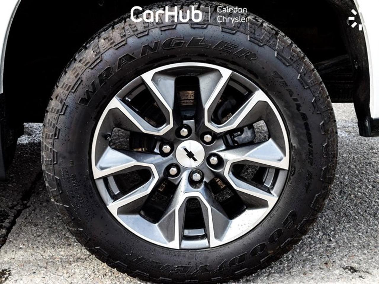 2024 Chevrolet Silverado 1500 RST 4WD Crew Cab 147" RST5.3L Leather 5 passengers with captain chair Photo