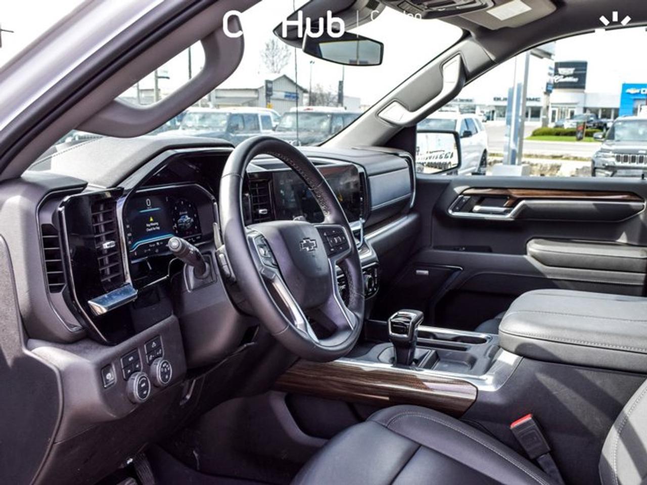 2024 Chevrolet Silverado 1500 RST 4WD Crew Cab 147" RST5.3L Leather 5 passengers with captain chair Photo