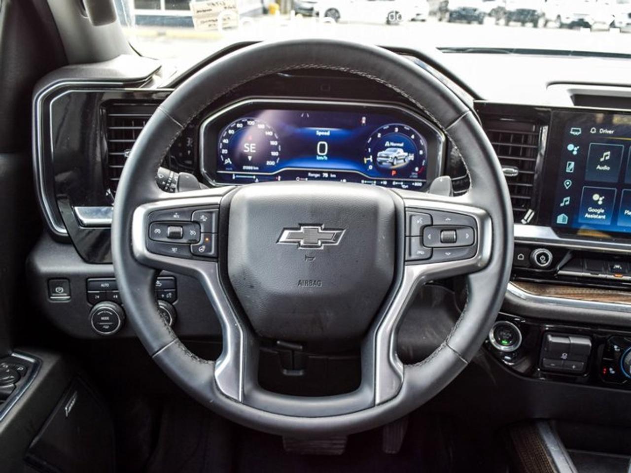 2024 Chevrolet Silverado 1500 RST 4WD Crew Cab 147" RST5.3L Leather 5 passengers with captain chair Photo