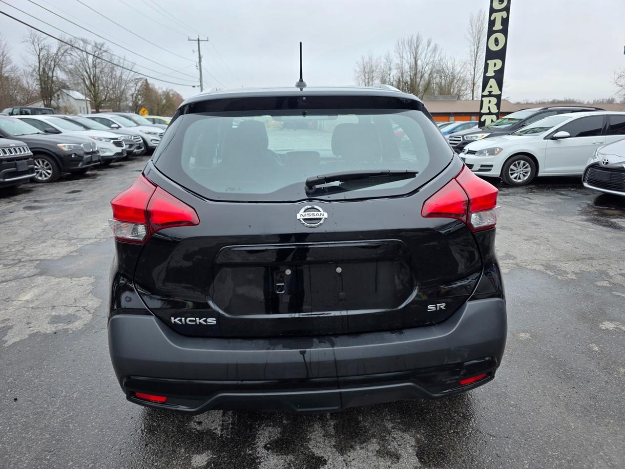 2018 Nissan Kicks SR Photo3