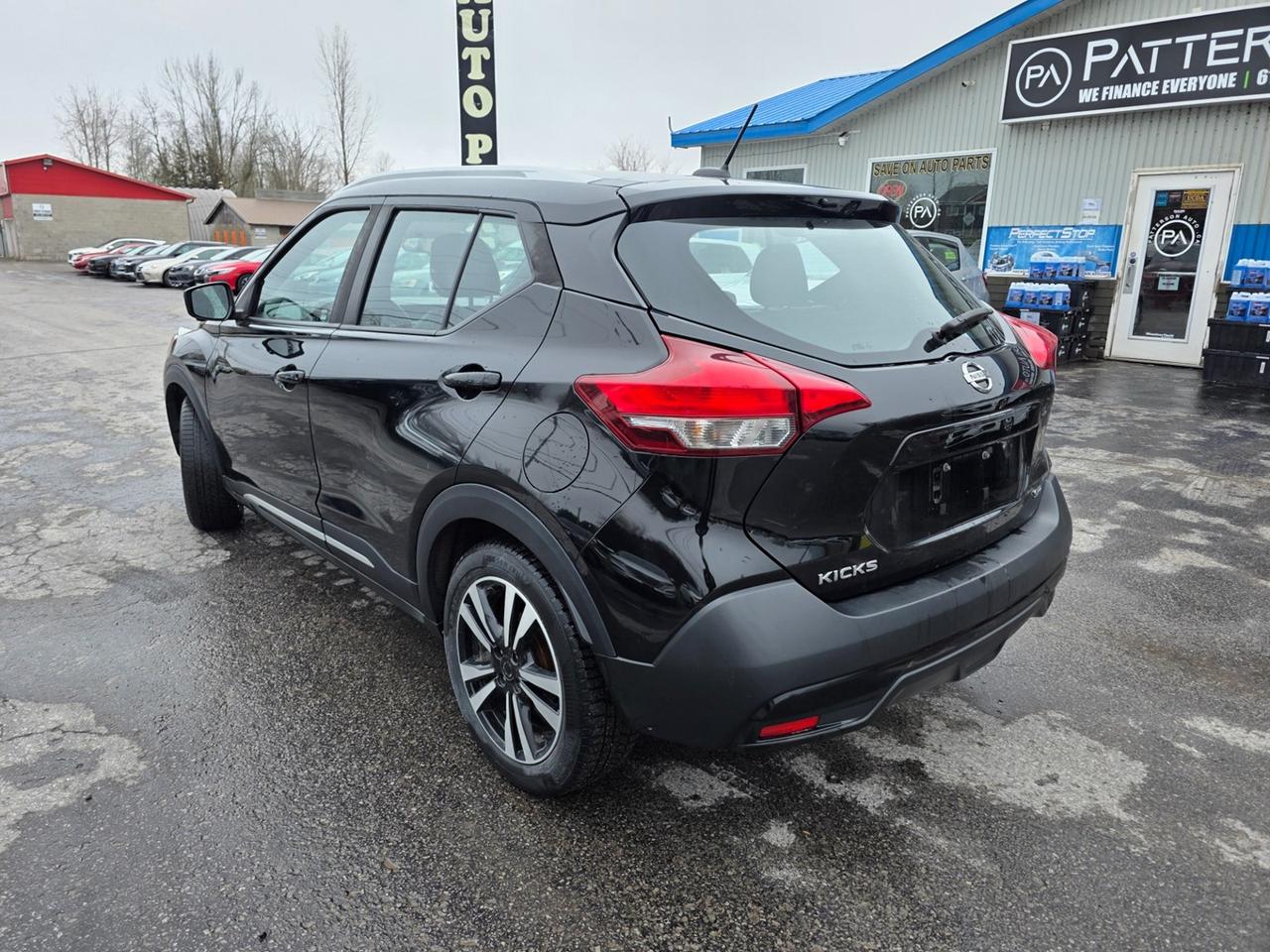 2018 Nissan Kicks SR Photo2