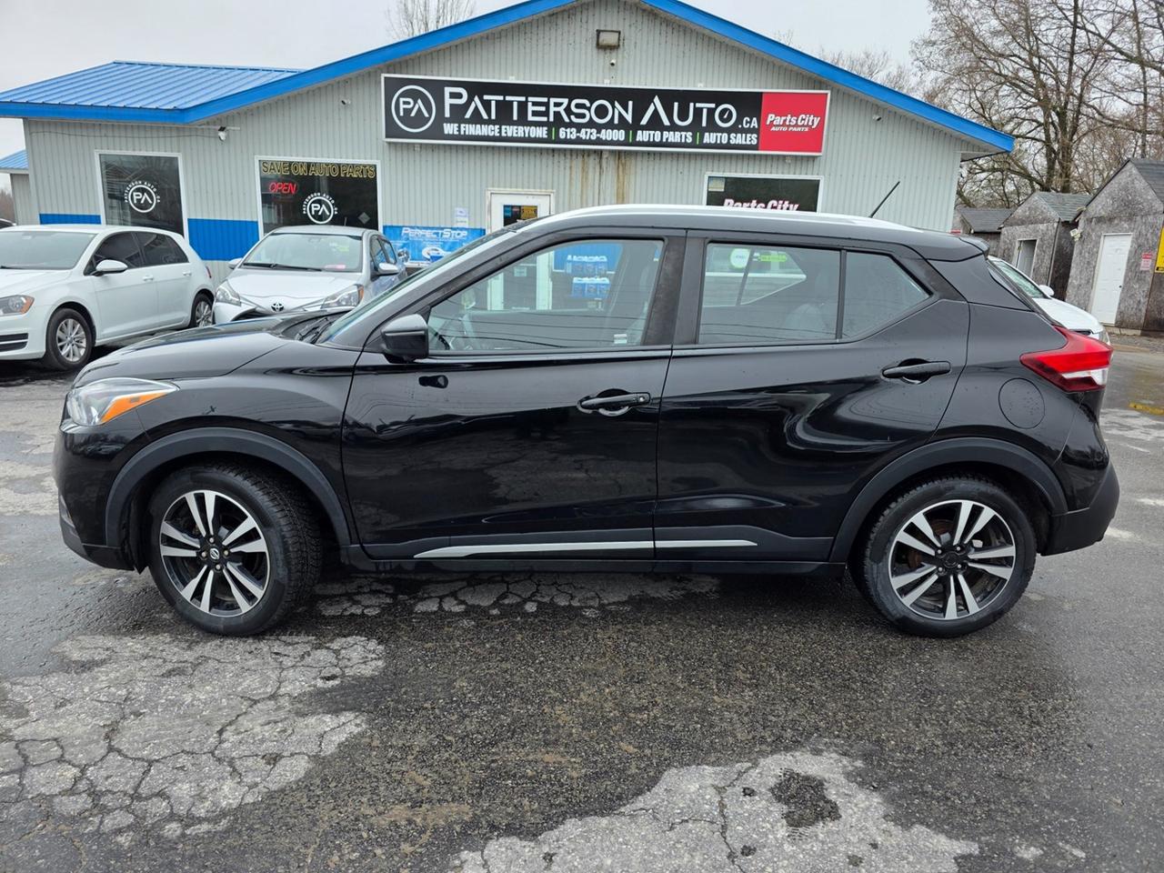 2018 Nissan Kicks SR Photo
