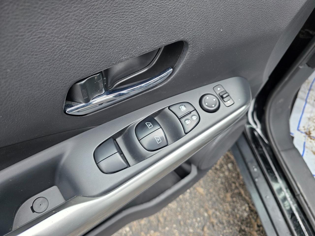 2018 Nissan Kicks SR Photo