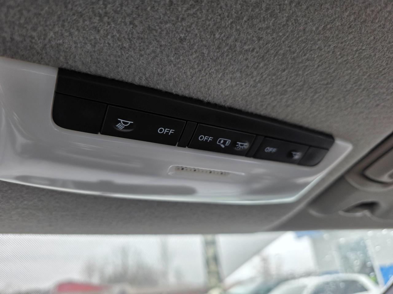 2018 Nissan Kicks SR Photo