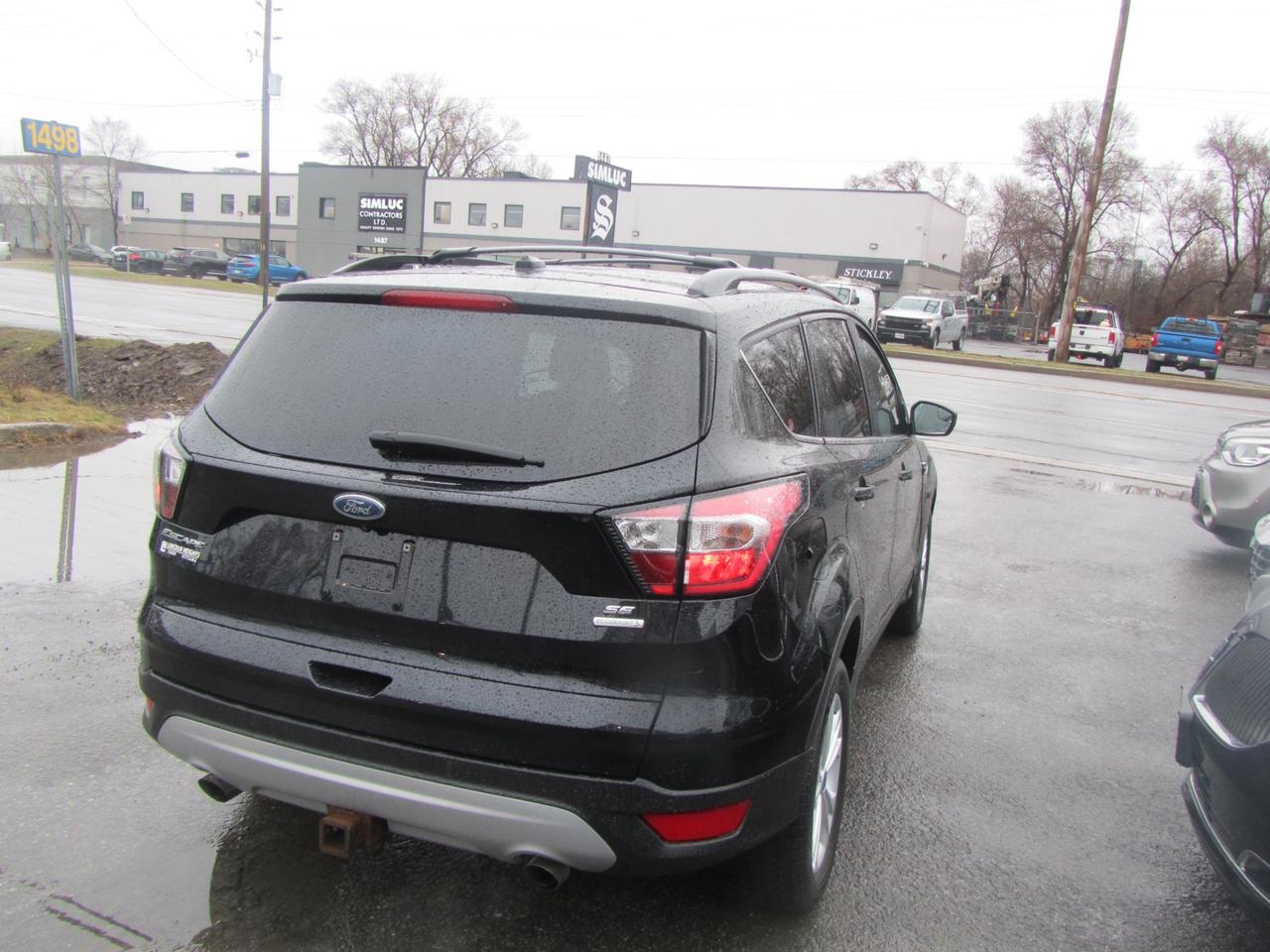 2017 Ford Escape SE FWD Photo4
