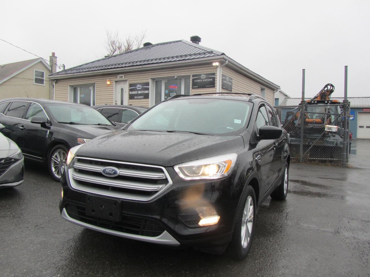 2017 Ford Escape SE FWD Photo0