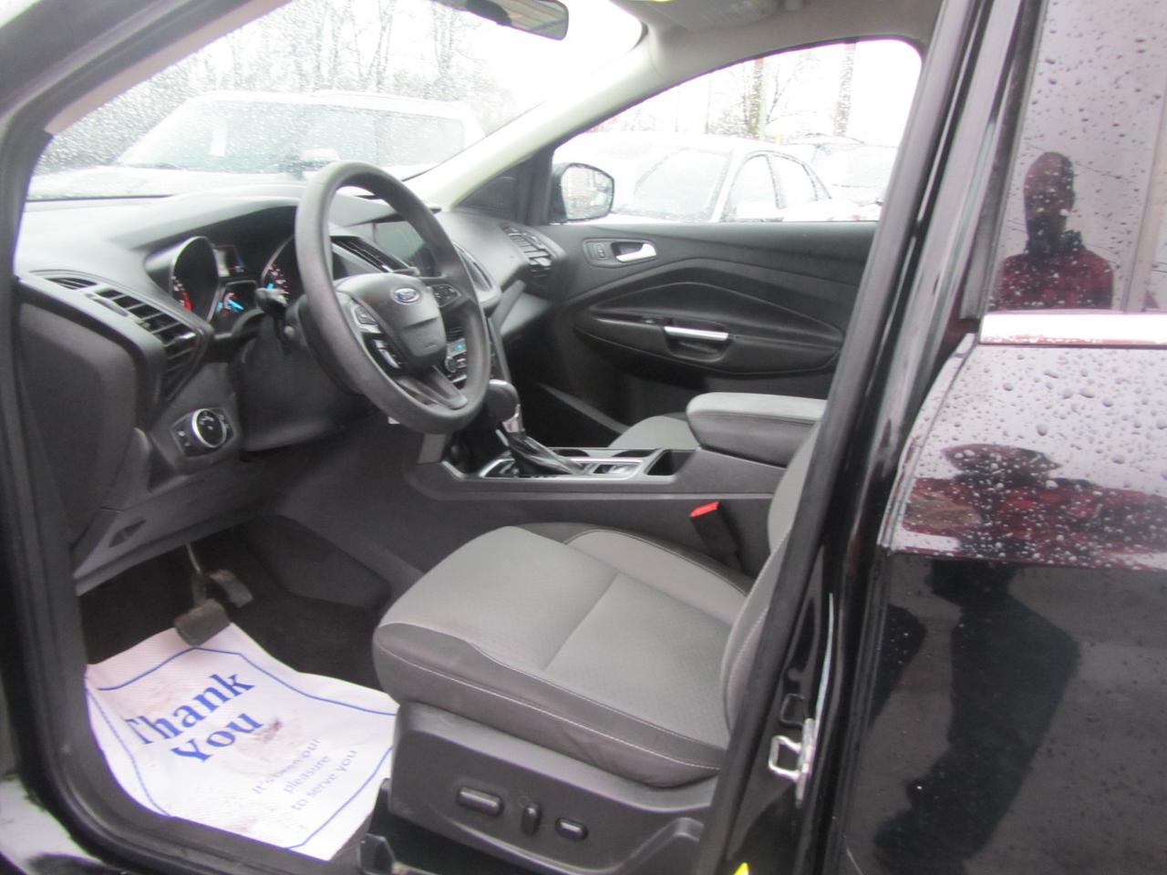 2017 Ford Escape SE FWD Photo