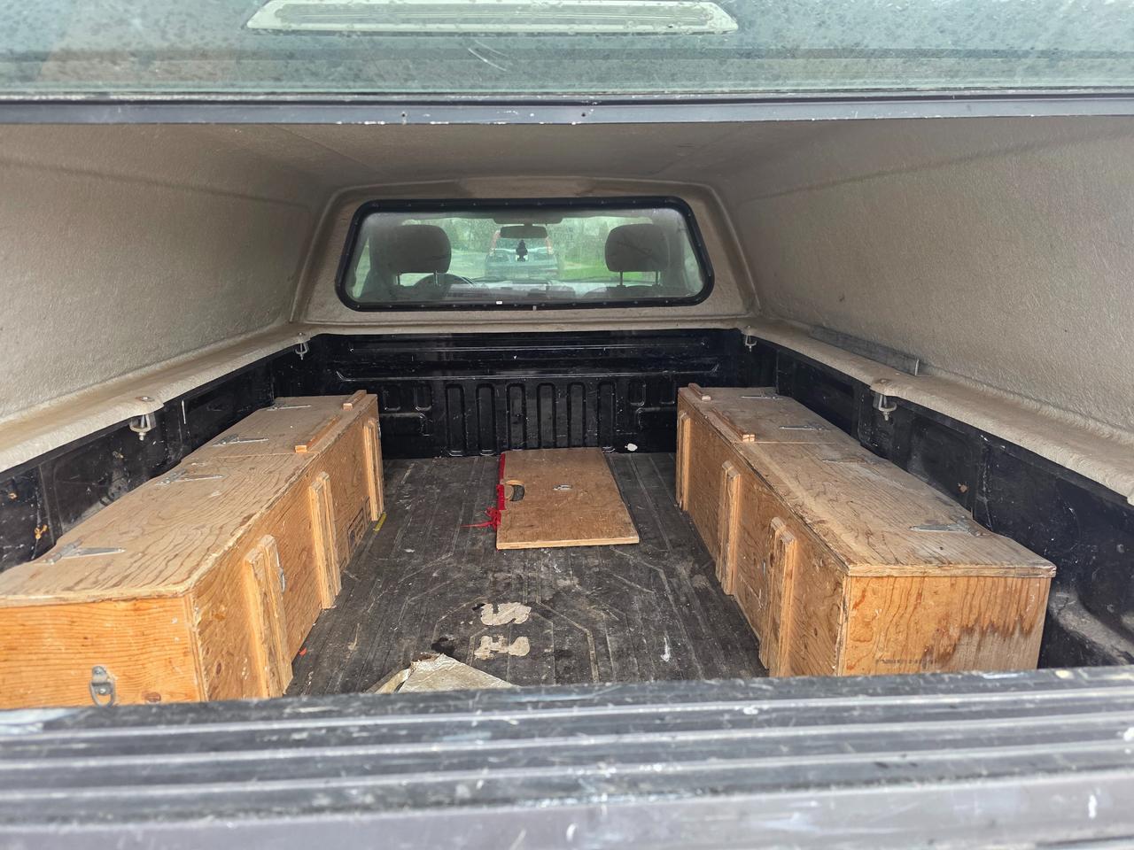 2017 Ford F-150 XLT 8' Box | Locking Leer Cap | One Owner | Accident Free Photo4