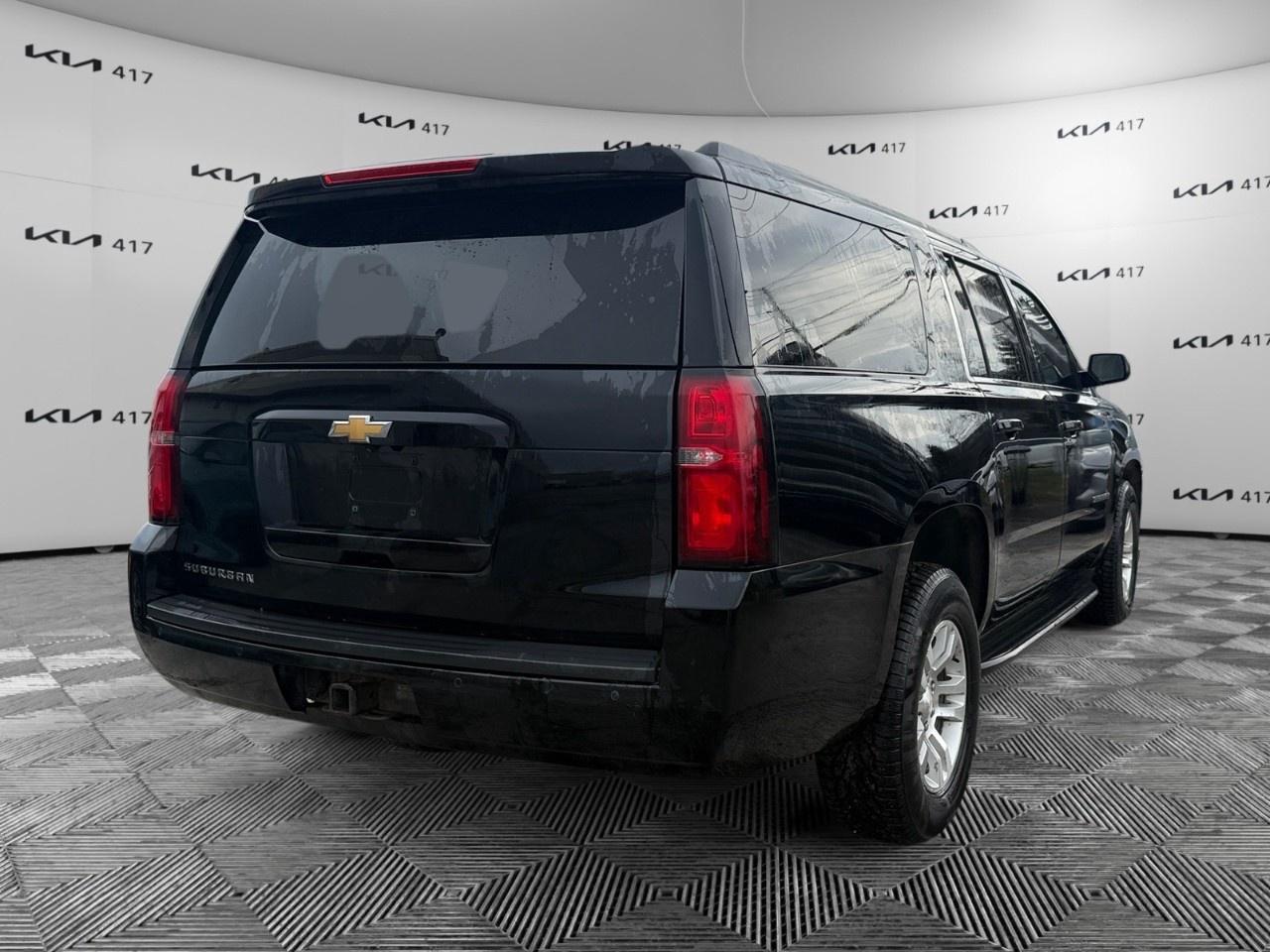 2018 Chevrolet Suburban 4WD 4dr 1500 LS Photo4