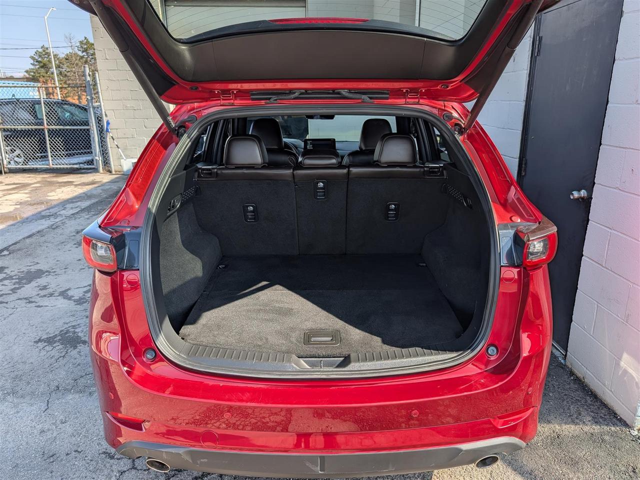 2023 Mazda CX-5 SIGNATURE AWD - NAVI - SUNROOF - TECH FEATS Photo